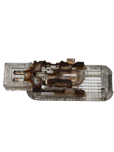 LUZ CORTESIA FORRO PORTA 4B0947415 AUDI A4 2004 A 2008 - Imagem 2