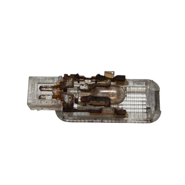 LUZ CORTESIA FORRO PORTA 4B0947415 AUDI A4 2004 A 2008 - Imagem 2