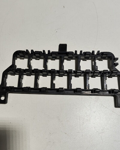 Suporte Caixa Fusiveis Audi A4 1996 1997 A 2002 8d0937503 - Imagem 4