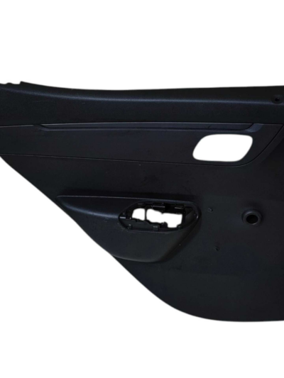 FORRO PORTA TRASEIRA ESQUERDA RENAULT KWID 2017/2020 DETALHE - Imagem 1