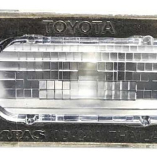 Lanterna Luz Placa Toyota Yaris 1.5 Xl Sedan 2023 A 2024