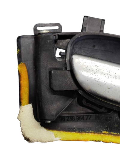 MAÇANETA INTERNA TRASEIRA DIREITA PEUGEOT 206 2007 A 2010 - Imagem 3