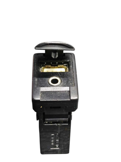 Entrada Interruptor USB 8619052060 Toyota Corolla 2016/2018 - Imagem 5
