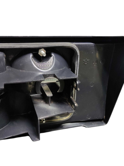 Lanterna Traseira Direita Volkswagen Voyage 1991 1992 1993 - Imagem 5