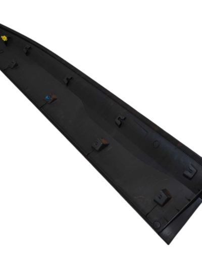FRISO PORTA DIANTEIRA DIREITA CHEVROLET TRACKER 2020 A 2022 - Imagem 6