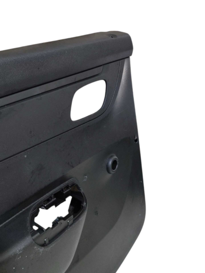 FORRO PORTA TRASEIRA ESQUERDA RENAULT KWID 2017/2020 DETALHE - Imagem 3