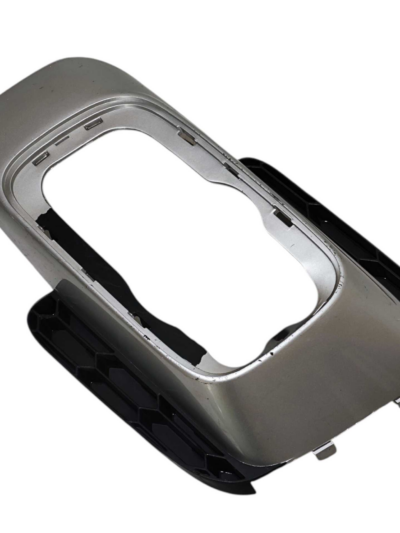 MOLDURA FAROL MILHA ESQUERDO CITROEN AIRCROSS 2011 A 2013 - Imagem 3