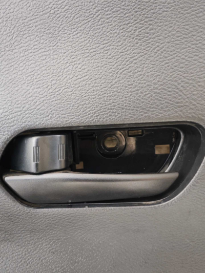 FORRO PORTA TRASEIRO ESQUERDO NISSAN KICKS 1.6 2017 A 2021 - Imagem 5
