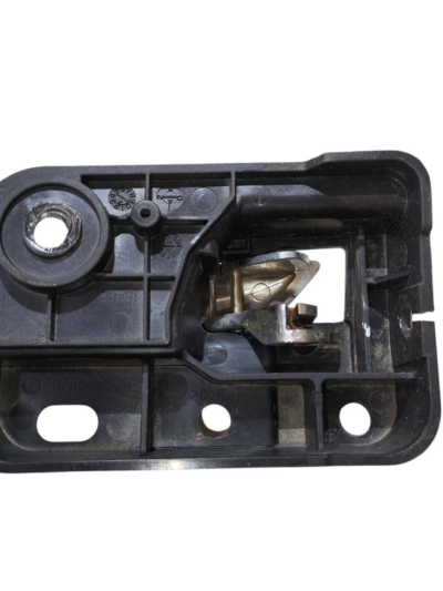 MAÇANETA INT TRASEIRA ESQUERDA DODGE JOURNEY 2.7 2009 A 2012 - Imagem 4