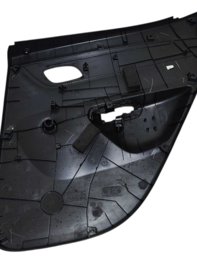 FORRO PORTA TRASEIRA ESQUERDA RENAULT KWID 2017/2020 DETALHE - Imagem 7
