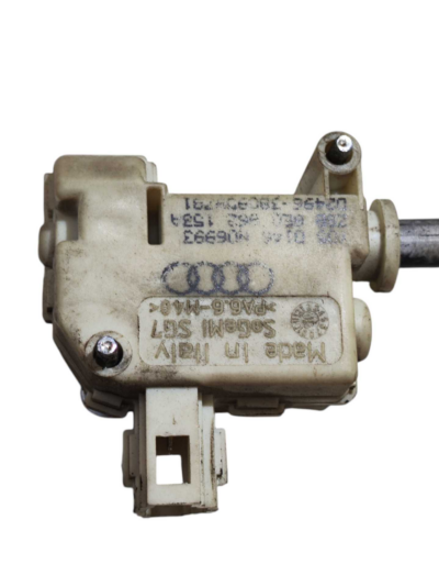 MOTOR TRAVA PORTINHOLA 8R0862153A AUDI A4 2004 2005 2006 - Imagem 2