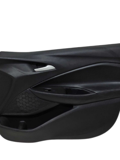 FORRO PORTA DIANTEIRA DIREITA 26223245 GM ONIX 2020 A 2024 - Imagem 1