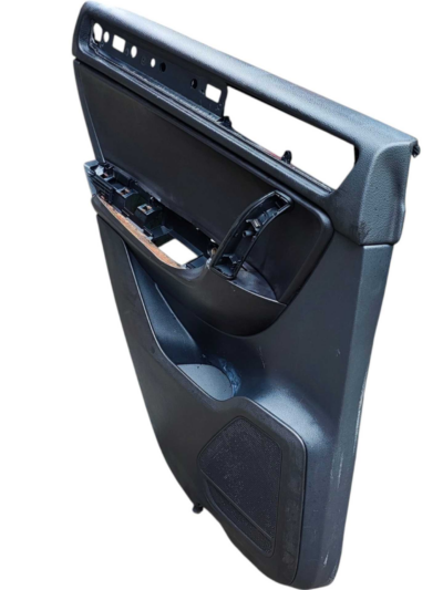 FORRO PORTA TRASEIRA ESQUERDA VW TOUAREG 2013/2018 DETALHE - Imagem 3