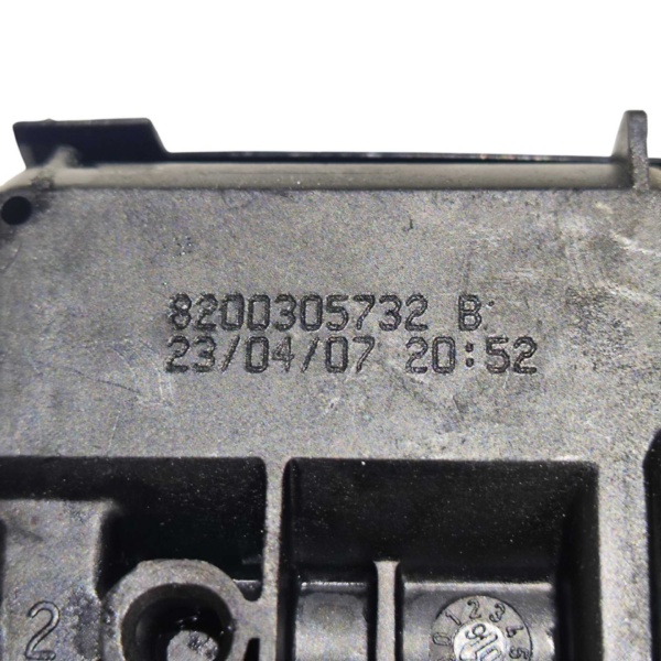 TRAVA PORTINHOLA TANQUE 8200305732 RENAULT Megane 2007/2011 - Imagem 5