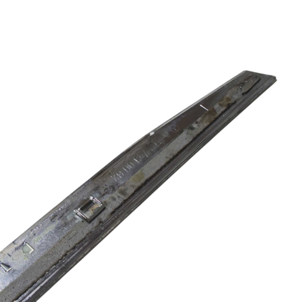 FRISO PORTA MALAS A2127430082 MERCEDES E320 2011 A 2014 - Imagem 2