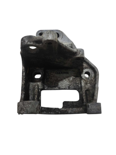 SUPORTE BOMBA MOTOR 8200040061 RENAULT CLIO 2006 A 2012 - Imagem 1