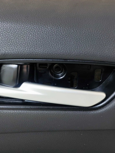 FORRO PORTA TRASEIRA ESQUERDA TOYOTA COROLLA CROSS 2022/24 - Imagem 4