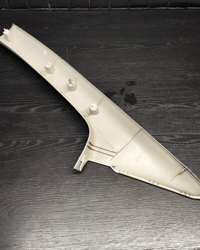 Moldura Coluna Parabrisa Dir 4m51a03198 Ford Focus 2011 2012 - Imagem 2