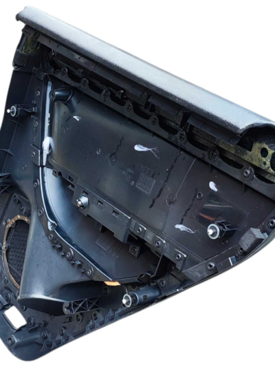 FORRO PORTA TRASEIRA ESQUERDA VW TOUAREG 2013/2018 DETALHE - Imagem 5