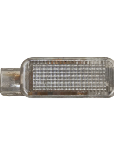 LUZ CORTESIA FORRO PORTA 4B0947415 AUDI A4 2004 A 2008 - Imagem 1