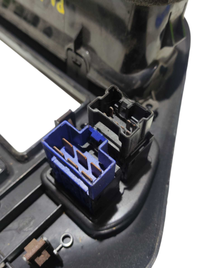 Moldura Rádio 68260K10381 Nissan Pathfinder 1999/2000 - Imagem 9