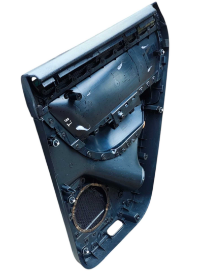 FORRO PORTA TRASEIRA ESQUERDA VW TOUAREG 2013/2018 DETALHE - Imagem 7