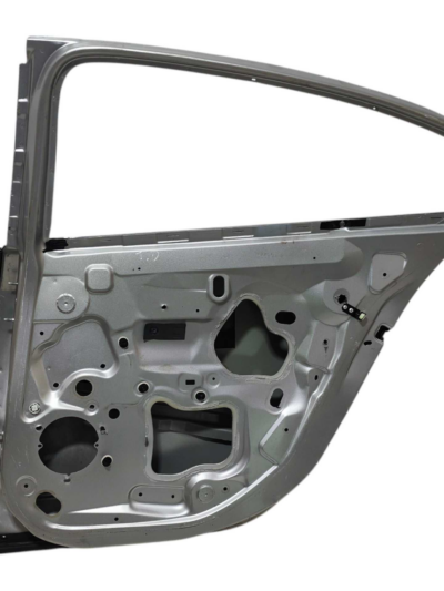 PORTA TRASEIRA DIREITA RENAULT FLUENCE 2011 A 2016 DETALHE - Imagem 6
