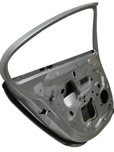 PORTA TRASEIRA ESQUERDA RENAULT FLUENCE 2011 A 2016 DETALHE - Imagem 4