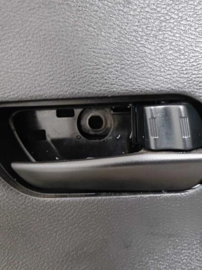 FORRO PORTA TRASEIRO DIREITO NISSAN KICKS 1.6 2017 A 2021 - Imagem 2