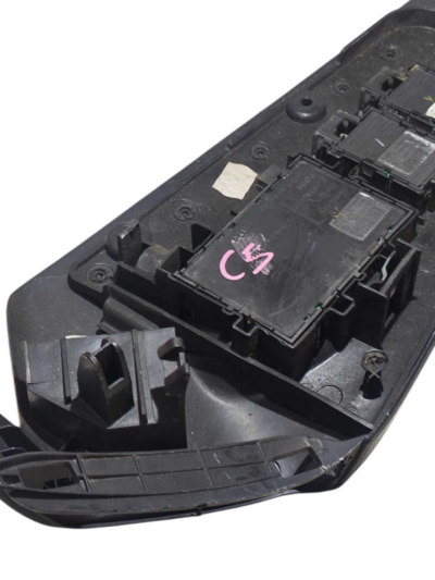 MOLDURA BANCO DIANT ESQUERDO 4405878 CITROEN C5 2008 A 2011 - Imagem 7